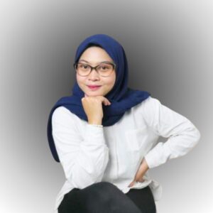 Elysa (Founder & Brand Consultant)